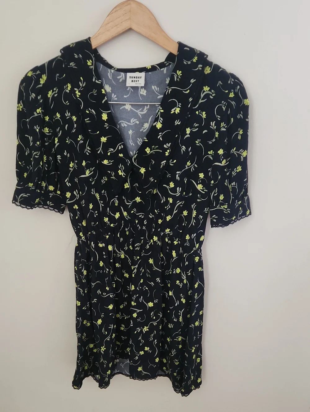 Sunday Best Aritzia Floral Dress With Collar & Lace Details Small